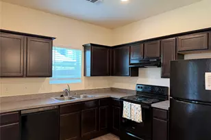 2237 Diamond Dr, Grand Prairie, TX 75051 - Photo 9