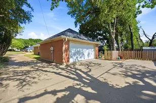2741 Fox Glenn Ct, Hurst, TX 76054 - Photo 31