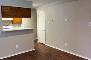 1010 Irene St, Burleson, TX 76028 - Photo 5