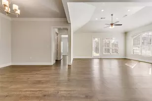 8841 Creek Run Rd, Fort Worth, TX 76120 - Photo 13
