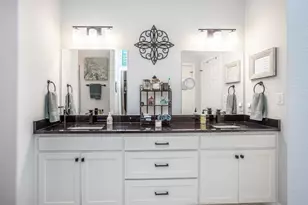 1127 Vintage Ave, Gainesville, TX 76240 - Photo 17