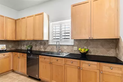 4830 Cedar Springs Road #3, Dallas, TX 75219 - Photo 9