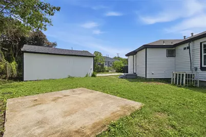 2033 Redman Circle, Dallas, TX 75223 - Photo 23