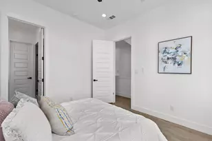 723 W 10th St, Dallas, TX 75208 - Photo 19