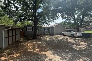 410 N Lakeview Dr, Lake Dallas, TX 75065 - Photo 1