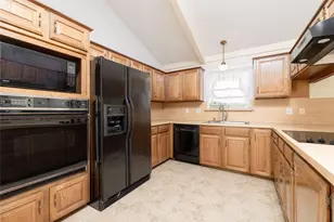 1710 Park Hill Dr, Arlington, TX 76012 - Photo 13