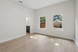 132 Cottonwood St, Fort Worth, TX 76111 - Photo 9