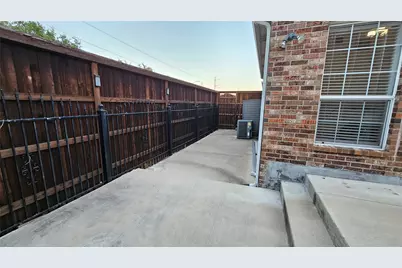 8207 Persimmon Street, Irving, TX 75063 - Photo 29