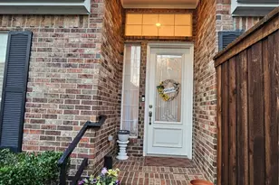 8207 Persimmon St, Irving, TX 75063 - Photo 5