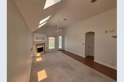 8207 Persimmon Street, Irving, TX 75063 - Photo 9