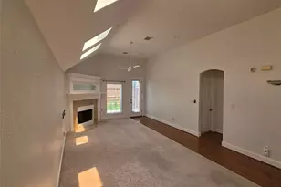 8207 Persimmon St, Irving, TX 75063 - Photo 9