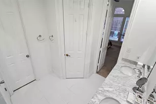 8207 Persimmon St, Irving, TX 75063 - Photo 21