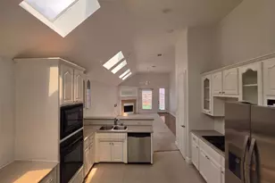 8207 Persimmon St, Irving, TX 75063 - Photo 25