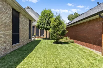 1000 Murl Drive, Irving, TX 75062 - Photo 29