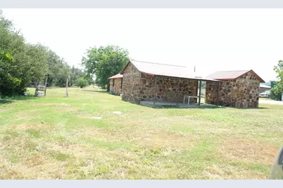 1006 S Bluffton, San Saba, TX 76877 - Photo 5