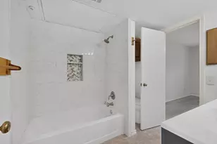 734 W Collins St, Denton, TX 76201 - Photo 17