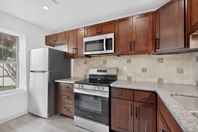 734 W Collins Street, Denton, TX 76201 - Photo 9