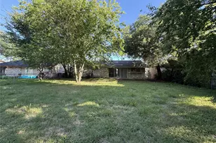 10017 Mill Valley Ln, Dallas, TX 75217 - Photo 9