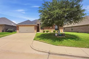 608 Donna Cir, Granbury, TX 76049 - Photo 3