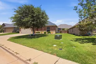608 Donna Cir, Granbury, TX 76049 - Photo 5
