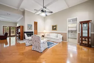 2105 Sleepy Hollow Dr, Arlington, TX 76006 - Photo 9