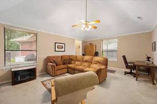 2105 Sleepy Hollow Dr, Arlington, TX 76006 - Photo 13