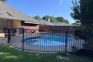 2105 Sleepy Hollow Dr, Arlington, TX 76006 - Photo 1