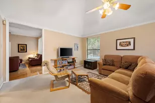 2105 Sleepy Hollow Dr, Arlington, TX 76006 - Photo 15
