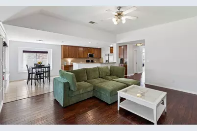 2715 Columbus, Grand Prairie, TX 75054 - Photo 9