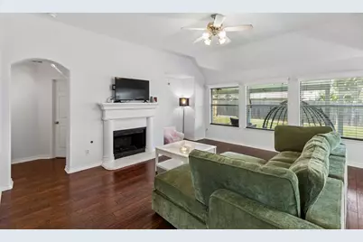 2715 Columbus, Grand Prairie, TX 75054 - Photo 3