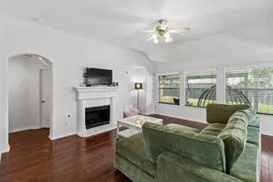 2715 Columbus, Grand Prairie, TX 75054 - Photo 3