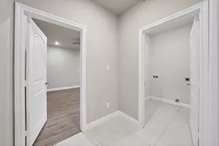 1112 Trinity St, Cleburne, TX 76031 - Photo 17
