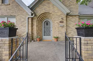 3913 W 4th St, Fort Worth, TX 76107 - Photo 3