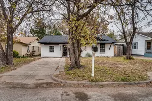 2110 Aggie Dr, Grand Prairie, TX 75051 - Photo 3