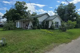 331 N 5th St, Jacksboro, TX 76458 - Photo 3