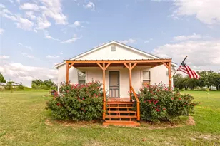 1306 Winn Rd, Bowie, TX 76230 - Photo 3