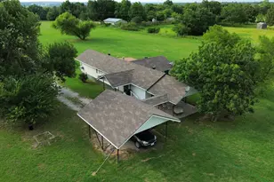 1306 Winn Rd, Bowie, TX 76230 - Photo 21