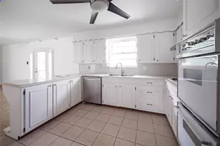281 Oakridge St, Jacksboro, TX 76458 - Photo 9