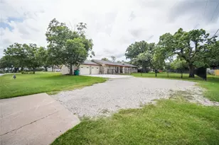 281 Oakridge St, Jacksboro, TX 76458 - Photo 39