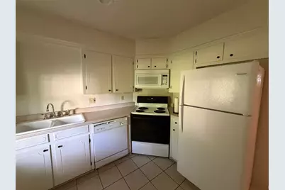 511 N Brazos Street #D, Granbury, TX 76048 - Photo 3