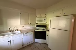 511 N Brazos St, Granbury, TX 76048 - Photo 3