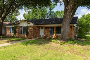 702 Commerce St, Euless, TX 76040 - Photo 1