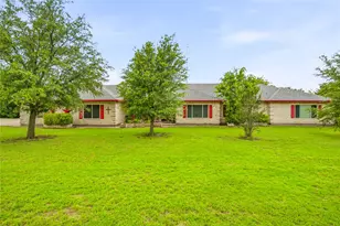 118 Pleasant Valley Ln, Weatherford, TX 76087 - Photo 1