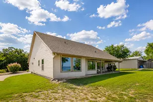 711 Crows Point, Lake Bridgeport, TX 76426 - Photo 35
