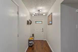 817 Woodhaven Ln, Grand Prairie, TX 75052 - Photo 7
