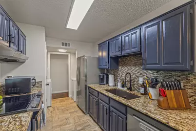 817 Woodhaven Lane, Grand Prairie, TX 75052 - Photo 13