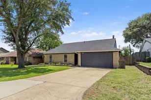 817 Woodhaven Ln, Grand Prairie, TX 75052 - Photo 5