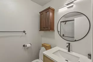 817 Woodhaven Ln, Grand Prairie, TX 75052 - Photo 21