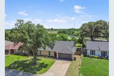 817 Woodhaven Lane, Grand Prairie, TX 75052 - Photo 3