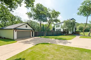 2856 Peninsula Dr, Grapevine, TX 76051 - Photo 3